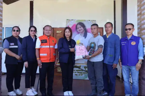 ภาพข่าว มุกดาหาร นายกเหล่ากาชาด พร้อมคณะส่วนราชการ ลงพื้นที่ให้กำลังใจ และมอบถุงยังชีพแก่ครอบครัวผู้เสียชีวิตจากอุบัติเหตุทางถนน - TIGER NEWS REPORT