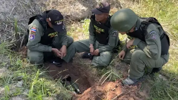 ภาพข่าว "ศรีสะเกษ" ชาวบ้านผวา! พบกระสุนปืน-BM-21 เขมรยิงตกชุมชนฝั่งไทยเกลื่อน จนท. EOD เร่งเก็บกู้ทำลายเพื่อความปลอดภัย ปชช - TIGER NEWS REPORT