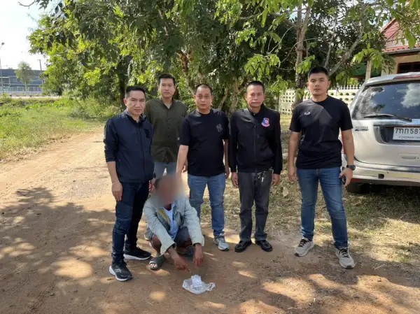 ภาพข่าว ตำรวจสภ.เมืองร้อยเอ็ดจับพ่อค้ายาพร้อมของกลางขายมาลัยบังหน้า - TIGER NEWS REPORT