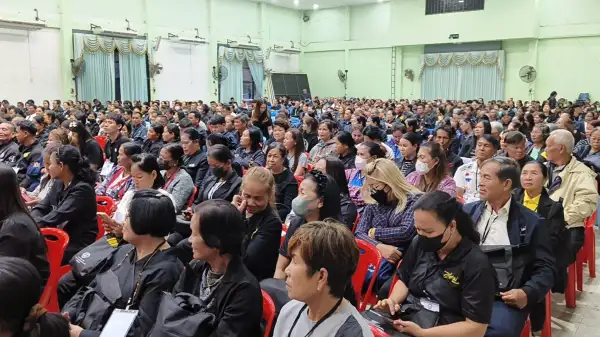 ภาพข่าว “ศรีสะเกษ” ปล่อยขบวนรถนำประชาชนเดินทางเข้าเฝ้าฯ กราบถวายบังคมพระบรมศพ สมเด็จพระพันปีหลวง ณ พระที่นั่งดุสิตมหาปราสาท กรุงเทพมหานคร - TIGER NEWS REPORT