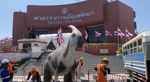 ภาพข่าว สวนไดโนเสาร์พัทยา ยกกองทัพไดโนเสาร์บุกศาลาว่าการเมืองพัทยา สร้างสีสันวันเด็ก - TIGER NEWS REPORT