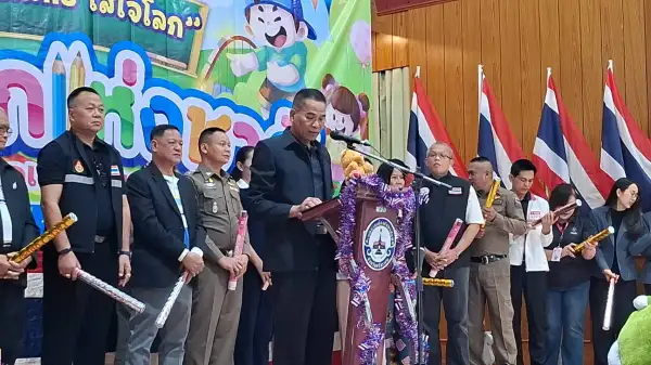 ภาพข่าว “ศรีสะเกษ” วันแห่งชาติชายแดนเขาพระวิหารคึกคัก ทหาร-ตำรวจ ตบเท้าสร้างรอยยิ้มมอบความสุขแก่เด็กไทย - TIGER NEWS REPORT