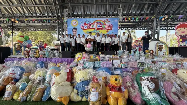 ภาพข่าว ปทุมธานีจัดเต็มงานวันเด็กทต.บ้านกลางขนกองทัพจักรยาน-ของรางวัลเพียบ - TIGER NEWS REPORT
