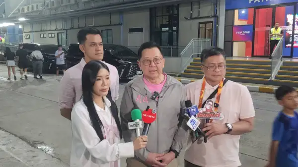 ภาพข่าว ปทุมธานี พรรคโอกาสใหม่บุกสนามบอล จตุพร ควง วรงค์ ดัน สภาอุตสาหกรรมกีฬา ยกระดับไทยสู่สากล - TIGER NEWS REPORT