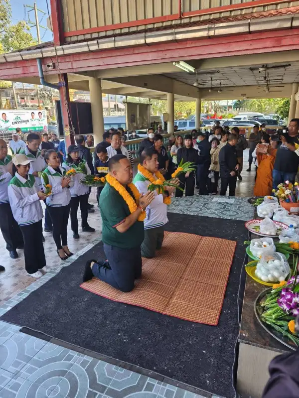 ภาพข่าว ปทุมธานีธรรมนัสบุกลาดหลุมแก้วช่วยนพพร ขาวขำหาเสียงส่งสัญญาณชิงเก้าอี้ปริมณฑล - TIGER NEWS REPORT