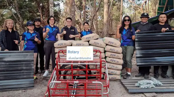 ภาพข่าว "ศรีสะเกษ"  โรตารีกันทรลักษ์ ขนวัสดุอุปกรณ์ ปูน-สังกะสี มอบแก่ทหารแนวหน้า เป็นกำลังใจหนุนรักษาอธิปไตยชายแดนอย่างเต็มที่ - TIGER NEWS REPORT