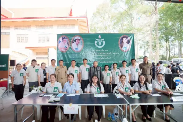 ภาพข่าว บุตรวงษ์  นายอำเภอเมืองปราจีนบุรี พร้อมด้วยหัวหน้าส่วนราชการ กำนัน ผู้ใหญ่บ้านฯลฯตำบลไม้เค็ด ผู้บริหารอบต.ไม้เค็ด และข้าราชการ พนักงาน ลูกจ้างในพื้นที่อำเภอเมืองปราจีนบุรี ได้เข้าร่วมโครงการ"หน่วยบำบัดทุกข์ บำรุงสุข สร้างรอยยิ้มให้ประชาชน" - TIGER NEWS REPORT