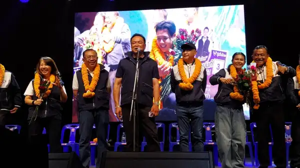 ภาพข่าว ปทุมธานีอนุทินบุกสามโคกยกทัพภูมิใจไทยเปิดเวทีใหญ่ปราศรัยชาวบ้านกว่า 5,000 แห่ฟัง - TIGER NEWS REPORT