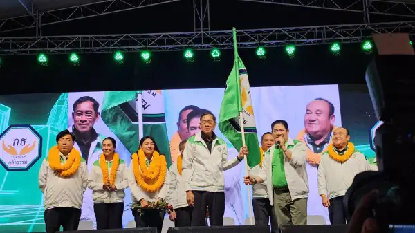 ภาพข่าว ปทุมธานี ธรรมนัส-บิ๊กแจ๊ส ผนึกกำลังปักธงปทุมธานี กล้าธรรมเปิดเวทีใหญ่ท้าชนพรรคใหญ่ โต้เดือดปม 3 ลุง-สนามกอล์ฟ - TIGER NEWS REPORT