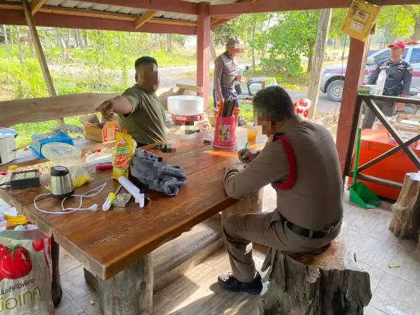 ภาพข่าว สะเดา-สงขลา เดอะโฮปสงขลาไม่ทน โร่พบผู้กำกับการ 9 ตำรวจตระเวนชายแดน หลังพบคดี ด.ต.ทารุณกรรมสุนัขไม่คืบ อีกทั้งแนวโน้มส่อสุนัขถูกทำร้ายทารุณกรรมเพิ่ม ลั่นตอนนี้พยานแสดงตัวแล้วคดีไม่คืบอีก “กฎหมายมีไว้ทำไมล่ะคะ” - TIGER NEWS REPORT