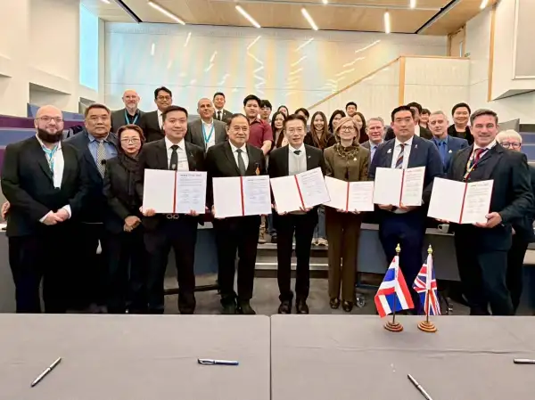 ภาพข่าว จากไทยสู่เวทีโลก ราชมงคลสุวรรณภูมิ ร่วมกับเครือข่ายราชมงคลลงนาม MOU ณ Oxford Brookes University ดัน EV–มอเตอร์สปอร์ต สู่มาตรฐานสากล - TIGER NEWS REPORT