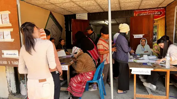 ภาพข่าว กระเหรี่ยงคอยาวตบเท้าพรึบเข้าคูหากา สส. - TIGER NEWS REPORT