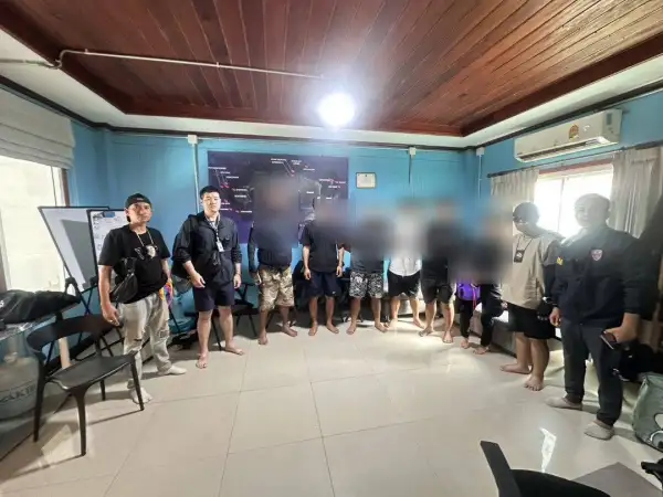 ภาพข่าว “ตรวจคนเข้าเมืองจังหวัดสตูล ร่วมกับจัดหางานและ สภ.เกาะหลีเป๊ะ จับกุมพนักงานร้านอาหารและครูสอนดำน้ำต่างด้าวทำงานผิดกฎหมาย” - TIGER NEWS REPORT