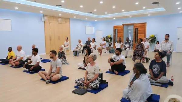 ภาพข่าว ปทุมธานี พระพุทธศาสนาไทยดังไกลถึงแอฟริกา ชาวต่างชาตินั่งสมาธิสร้างสันติสุขภายในใจ - TIGER NEWS REPORT