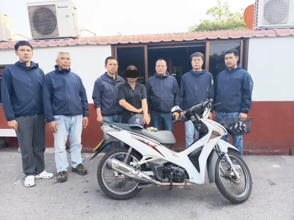 ภาพข่าว นครปฐม-ผู้การฯนครปฐม รุดสอบโจรสาว ล้วงกระเป๋าเขณะผู้เสียหายปิดทองพระ พบก่อคดีมาโชกโชน - TIGER NEWS REPORT