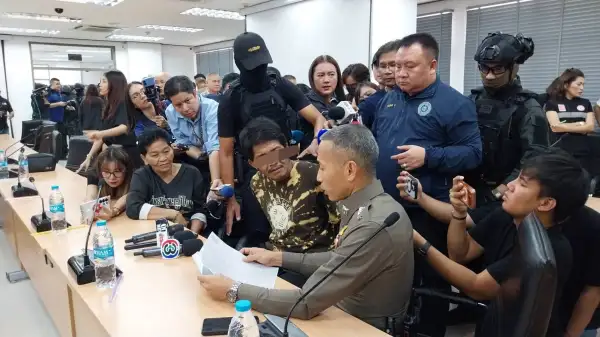 ภาพข่าว ปทุมธานีบิ๊กแจ๊สพาแอลมอบตัวสยบข่าวลือกราดยิงเจ้าตัวยันทำไปเพราะหึงหวงเสียใจทำโรงเรียนป่วน - TIGER NEWS REPORT