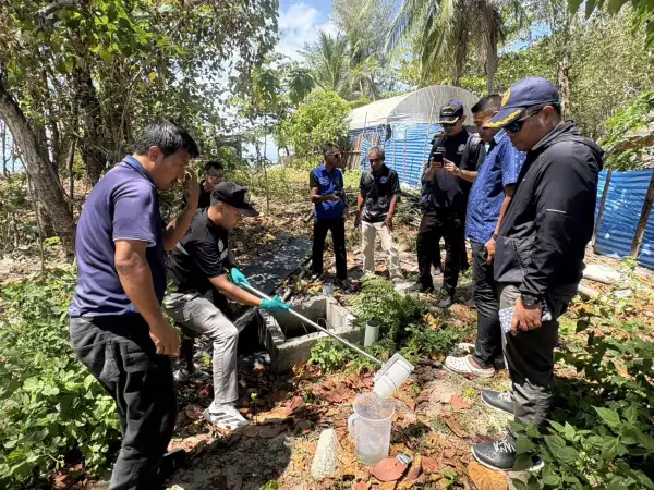 ภาพข่าว พังงา-หลายหน่วยงานลงตรวจน้ำเสียผุดกลางหาดโล๊ะปาเหรด เร่งแก้ปัญหาระยะสั้น-ยาว ยืนยันคุณภาพน้ำเบื้องต้นยังไม่กระทบทะเล - TIGER NEWS REPORT