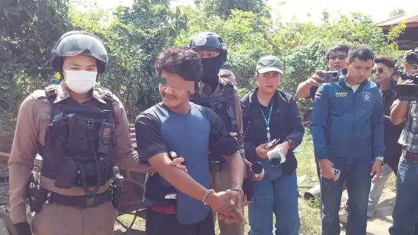 ภาพข่าว ปทุมธานี แอล เครียดหนักหลังทำแผนบุกจี้พ่อตา จนอยากจบชีวิต แม่-ลุงดำ รุดปลอบหน้ากรงขัง - TIGER NEWS REPORT