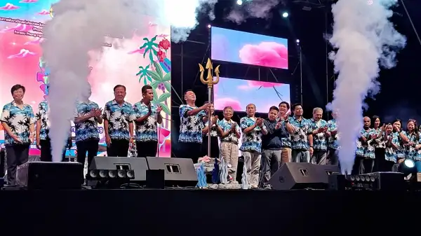 ภาพข่าว พังงา จัดงานเทศกาลดนตรีและเทศกาลอาหารทะเล “Phangnga Music on The Beach & Phangnga Seafood Festival” ชูอัตลักษณ์ท้องถิ่น ดึงนักท่องเที่ยว กระตุ้นเศรษฐกิจฐานราก - TIGER NEWS REPORT