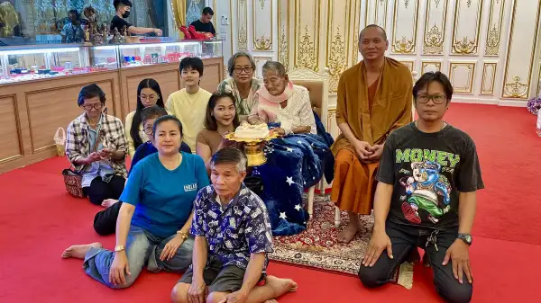 ภาพข่าว นครนายก - ครบศตวรรษ ทำบุญคุณย่าสวิง อายุ 100 ปี สุดแข็งแรง ความจำดี - TIGER NEWS REPORT