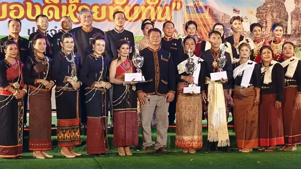 ภาพข่าว ผู้ว่าฯจังหวัดศรีสะเกษเปิดงานเทศกาลไก่ย่างโลกและของดีห้วยทับทัน ประจำปี 2569 - TIGER NEWS REPORT