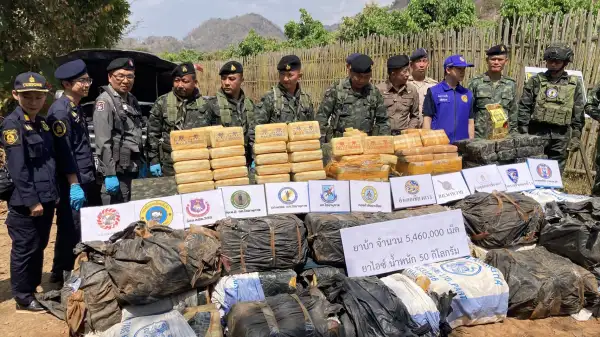 ภาพข่าว ทหารลาดตระเวนพบขนยาบ้า25เป้สองล้านกว่าเม็ด - TIGER NEWS REPORT