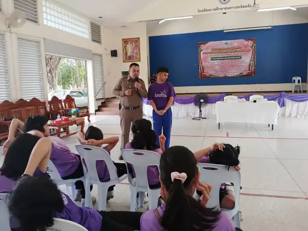 ภาพข่าว ตำรวจสภ.เมืองร้อยเอ็ดอบรมเชิงปฏิบัติการการป้องกันภัยพิบัติและการเอาตัวรอด ให้กับนักเรียนคนพิการทางด้านสายตา - TIGER NEWS REPORT