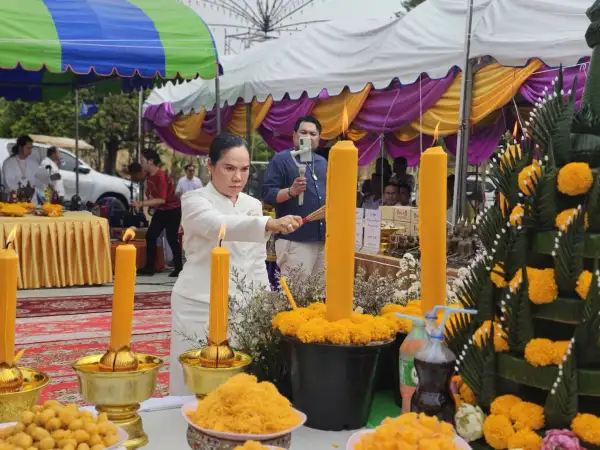 ภาพข่าว ประธาน กต.ตร.สภ.เมืองพัทยา สร้างพระประฎิมากรแก้วแสง พระประธานเชียงแสนปางมารวิชัยและปางเปิดโลกถวายวัดอู่เรืออุดมพร - TIGER NEWS REPORT