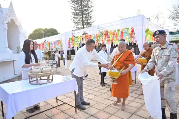 ภาพข่าว ผู้ว่า หน่วยงาน พุทธศาสนิกชน ร่วมทำบุญตักบาตรเนื่องในวันมาฆบูชา - TIGER NEWS REPORT