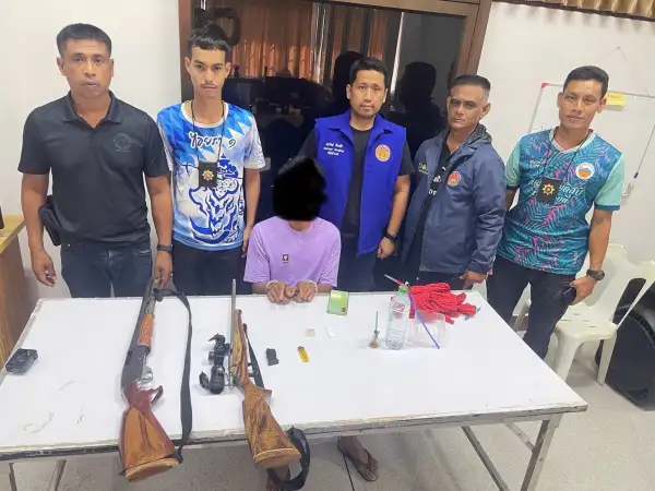 ภาพข่าว พังงา-ฝ่ายปกครองเมืองพังงาบุกจับชายวัย 46 ปี ครอบครองยาบ้า–อาวุธปืนผิดกฎหมาย - TIGER NEWS REPORT