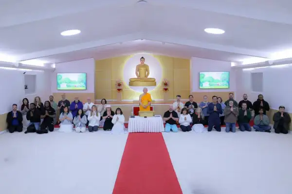 ภาพข่าว ปทุมธานี วัดพระธรรมกายจอร์เจียจุดประกายสันติสุขภายใน ชาวอเมริกันหลงรักการนั่งสมาธิ - TIGER NEWS REPORT