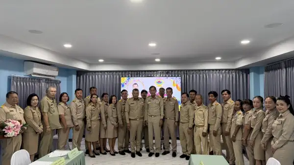 ภาพข่าว ปทุมธานีนายกป้อมลุยงานวันแรกจัดใหญ่หัวหมู100 หัวพร้อมโรงทานทุเรียนกุ้งเผาแจกชาวบ้านอิ่มถ้วนหน้า - TIGER NEWS REPORT