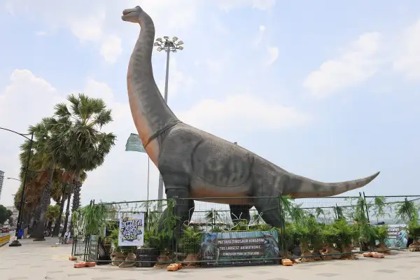 ภาพข่าว ฮือฮา! ไดโนเสาร์โลกล้านปีโผล่ริมทะเลพัทยา รับงานเทศกาลดนตรี PMF 2026 - TIGER NEWS REPORT