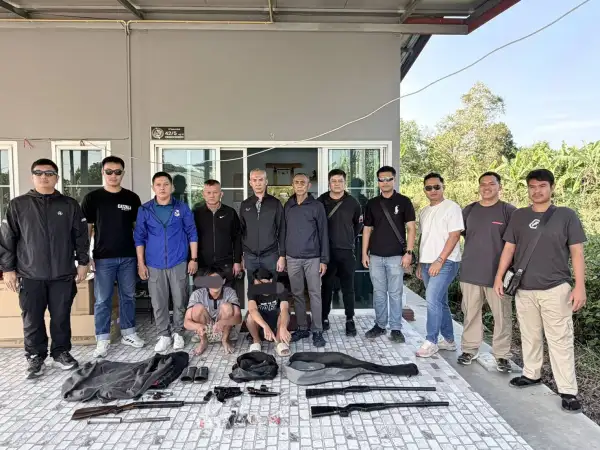 ภาพข่าว ปทุมธานี ตร.สืบสวนธัญบุรีโชว์จับ2เยาวชนพร้อมอาวุธปืนไทยประดิษฐ์7กระบอก - TIGER NEWS REPORT