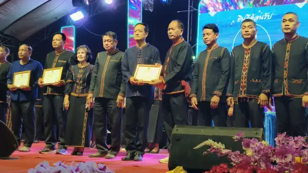 ภาพข่าว ผู้ว่าฯศรีสะเกษลั่นฆ้องเปิดงานเทศกาลข้าวโพดหวานและของดีศรีรัตนะ ประจำปี 2569 - TIGER NEWS REPORT