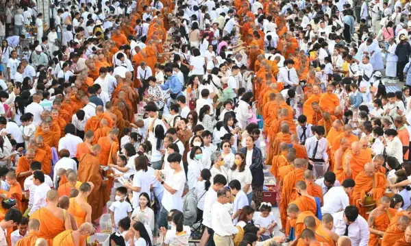 ภาพข่าว ปทุมธานี สร้างประวัติศาสตร์บุญใหญ่ วัดพระธรรมกายเดินหน้าโครงการตักบาตรพระ 3 ล้านรูป 77 จังหวัดทั่วไทย - TIGER NEWS REPORT