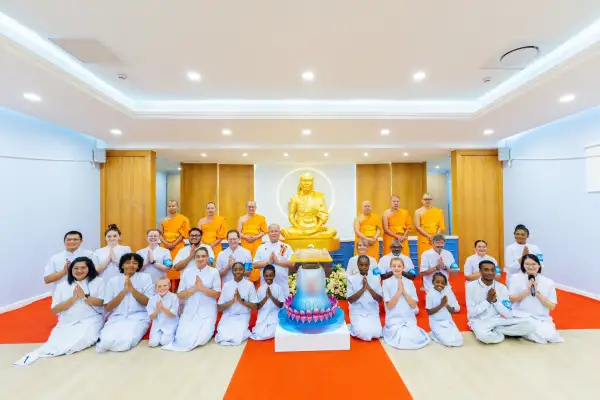 ภาพข่าว ปทุมธานี ศรัทธาหลากเชื้อชาติร่วมสมโภชหลวงปู่สดผู้ค้นพบวิชชาธรรมกาย องค์แรกในแอฟริกา - TIGER NEWS REPORT