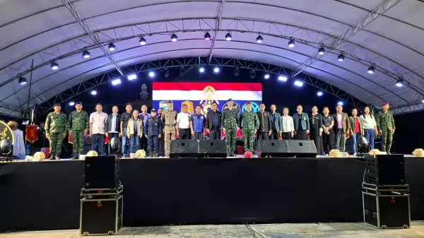 ภาพข่าว "ศรีสะเกษ" กองทัพบก จัดคอนเสิร์ต “Smile Army” สร้างรอยยิ้มแก่ ปชช. ชายแดนเขาพระวิหาร-ภูมะเขือ ชาวบ้านแห่ร่วมงานคึกคัก - TIGER NEWS REPORT