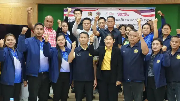 ภาพข่าว “ศรีสะเกษ” อบต.น้ำอ้อม ผนึก สสส. คิกออฟ “ด่านปากหวาน” นำร่อง 20 ผู้นำชุมชน/หมู่บ้าน ปฏิญาณตนสวมหมวกนิรภัย 100% ทลายพฤติกรรมเสี่ยงถึงหน้าบ้าน พร้อมชูโมเดลวิเคราะห์เจาะลึกระดับครัวเรือน เน้นปฏิบัติจริงไม่ใช่เพียงแค่การจัดอีเวนต์รณรงค์ - TIGER NEWS REPORT