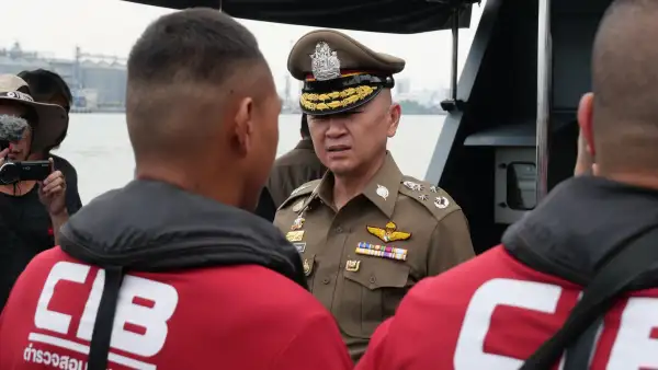 ภาพข่าว ตำรวจเร่งกวาดล้างน้ำมันเถื่อน สกัดออกนอกประเทศ - TIGER NEWS REPORT