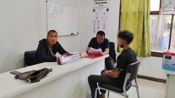 ภาพข่าว กาฬสินธุ์ แก๊งทวงดอกเบี้ยเงินกู้ มือขี่จยย.ชนชาวบ้านเจ็บดอดมอบตัว - TIGER NEWS REPORT