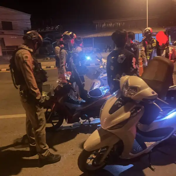 ภาพข่าว ตร.สภ.เมืองกาฬสินธุ์สนธิกำลังเปิดยุทธการปราบเด็กแว้น ซิ่งรถจยย.ท่อเสียงดังกลางดึก - TIGER NEWS REPORT