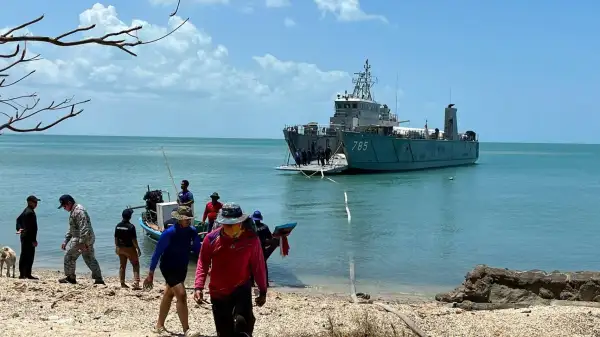 ภาพข่าว ศรชล.สุราษฎร์ธานี ระดมเรือหลวงราวี ลำเลียงน้ำจืด 2 แสนลิตร ช่วยชาวเกาะนกเภา หลังเผชิญภัยแล้งฝนทิ้งช่วง - TIGER NEWS REPORT