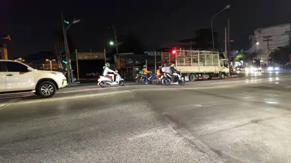 ภาพข่าว ปทุมธานีเปิดคลิปนาทีวัยรุ่นควักปืนไล่ยิงคู่อริกลางสี่แยกสร้างความแตกตื่น - TIGER NEWS REPORT