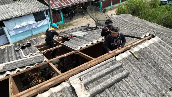 ภาพข่าว พายุฤดูร้อน ส่งผลให้เกิดความเสียหายต่อบ้านเรือนราษฎร แต่สำหรับไฟป่าแล้ว ไฟป่าที่เกิดขึ้นในหลายพื้นที่ถูกฝนตกดับไฟป่าหมดสิ้น ส่งผลให้ค่าคุณภาพอากาศดี ชาวบ้านหายใจสะดวกมากขึ้นกว่าเดิม - TIGER NEWS REPORT