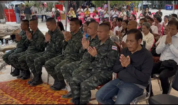 ภาพข่าว "ศรีสะเกษ" เหล่าทหารกล้าแห่อุปสมบทหมู่บนภูมะเขือ ร่วมอุทิศส่วนกุศลให้กับเพื่อนทหารที่เสียชีวิตจากเหตุปะทะชายแดน - TIGER NEWS REPORT