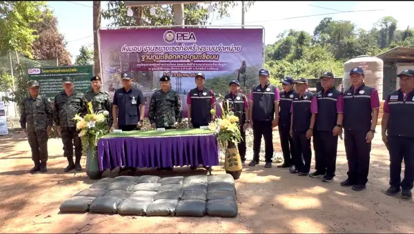 ภาพข่าว แม่ทัพภาคที่ 2 เปิดโครงการงานขยายเขตก่อสร้างระบบจำหน่ายไฟฟ้าเสริมความมั่นคงชายแดนไทย-กัมพูชา ภูมะเขือ - TIGER NEWS REPORT