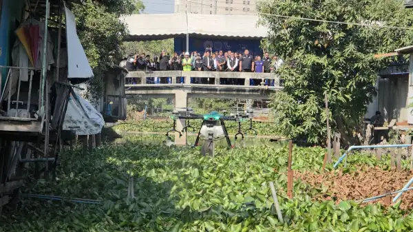 ภาพข่าว ปทุมธานี บิ๊กแจ๊ส ตามผลสาร สวพ.62 กำจัดผักตบชวา ผลลัพธ์ทน่าพอใจแถมยัง รักษาสิ่งแวดล้อม - TIGER NEWS REPORT