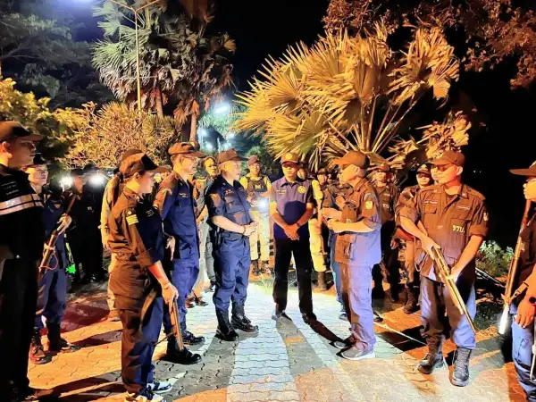 ภาพข่าว รองผู้ว่าฯมุกดาหาร ตรวจติดตามและร่วมลาดตระเวนกับชุด ชรบ.ป้องกันการลักลอบนำเข้ายาเสพติดและสินค้าผิดกฎหมาย - TIGER NEWS REPORT