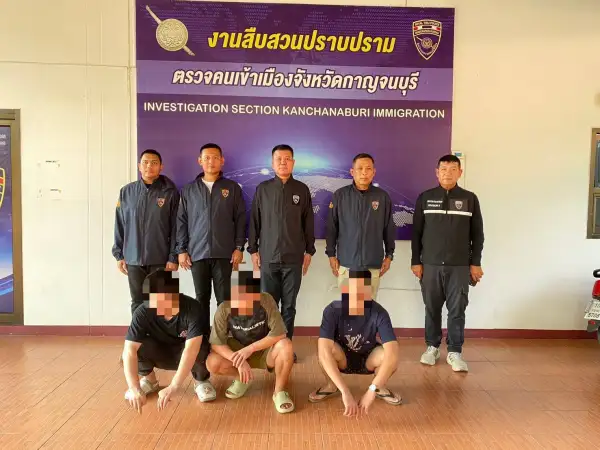 ภาพข่าว ตม.กาญจนบุรี รวบ 3 ชาวจีน ลักลอบเข้าเมืองผิดกฎหมาย ซ่อนตัวรีสอร์ทกลางเมือง - TIGER NEWS REPORT